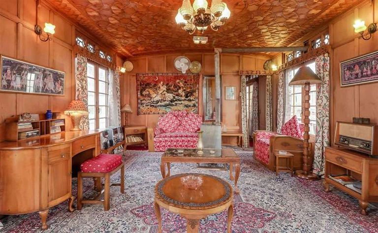 kashmir houseboat tour